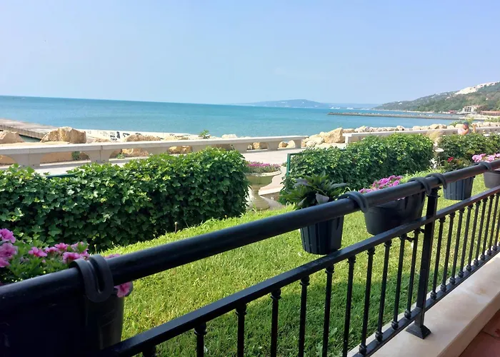 Caricia Complex Carpe Diem - Sea View , Free Parking & Swimming Pool